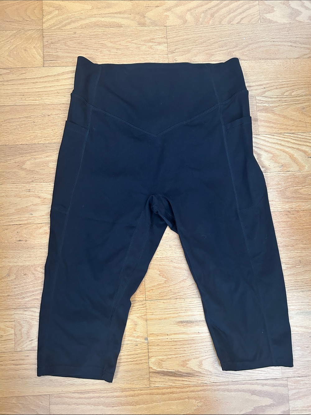 HALARA Black Capri High-Waist Leggings with Pockets